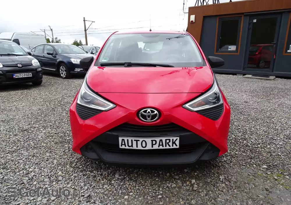 TOYOTA Aygo X-business