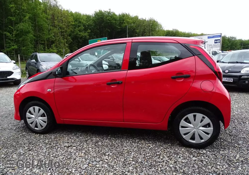 TOYOTA Aygo X-business