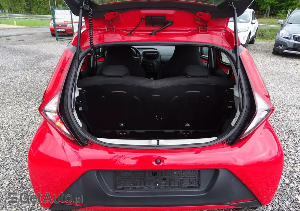 TOYOTA Aygo X-business
