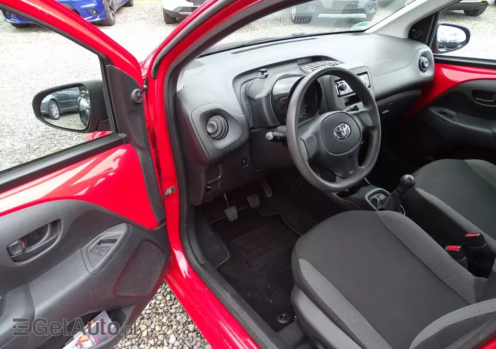 TOYOTA Aygo X-business