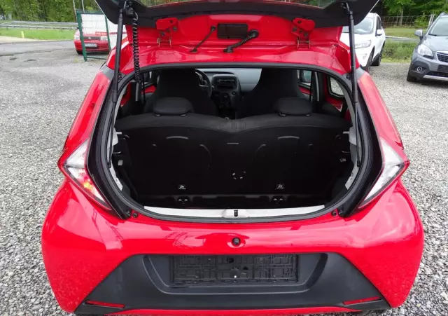TOYOTA Aygo X-business