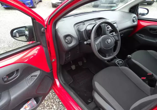 TOYOTA Aygo X-business