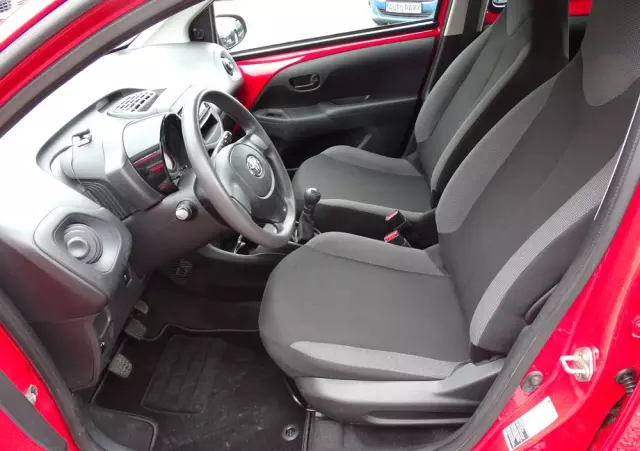 TOYOTA Aygo X-business