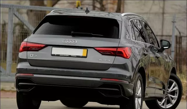AUDI Q3 