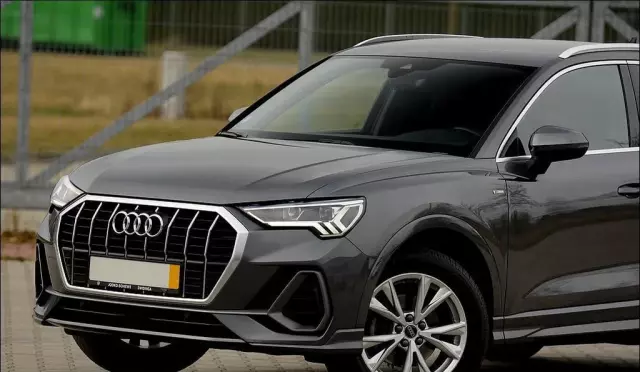 AUDI Q3 
