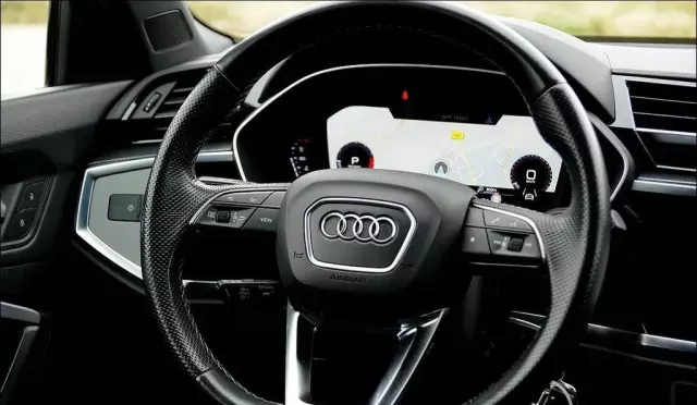 AUDI Q3 