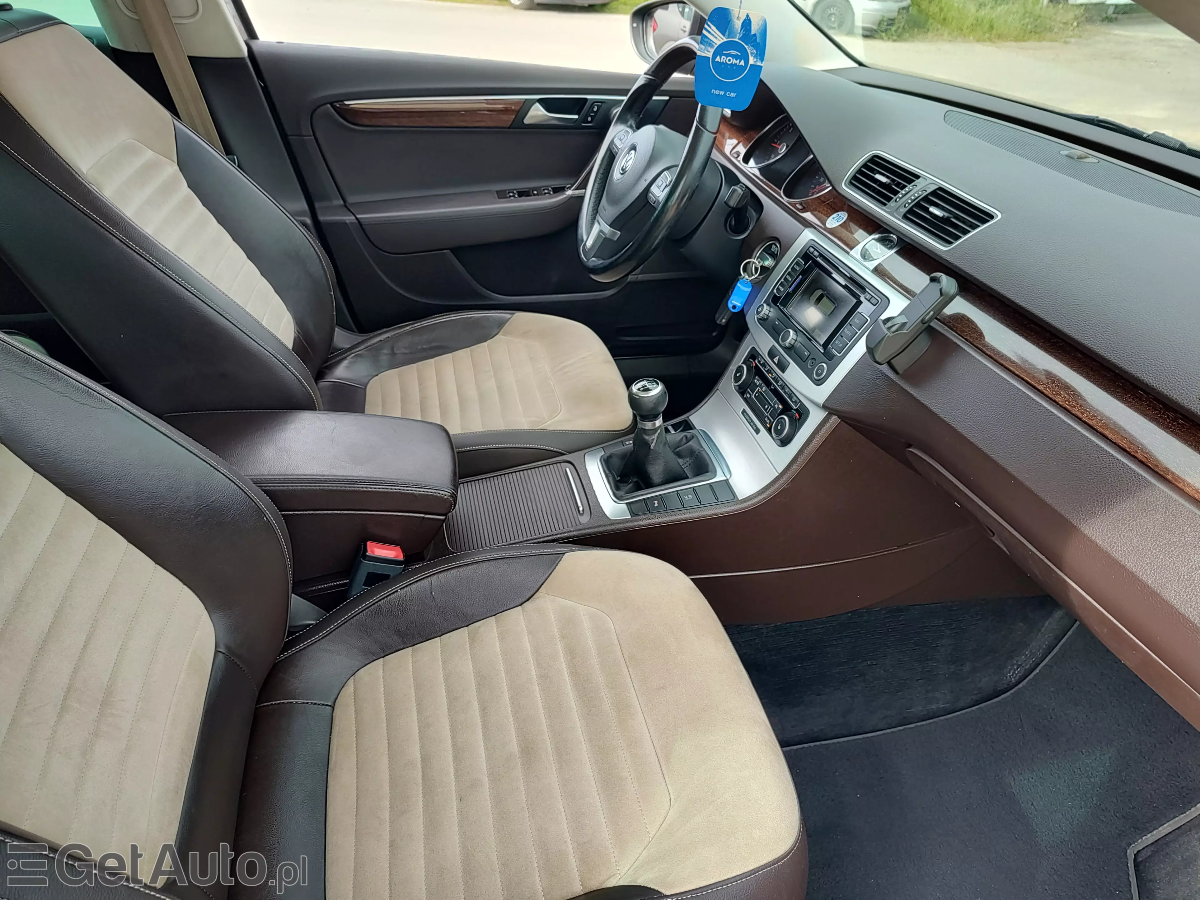 VOLKSWAGEN Passat Highline