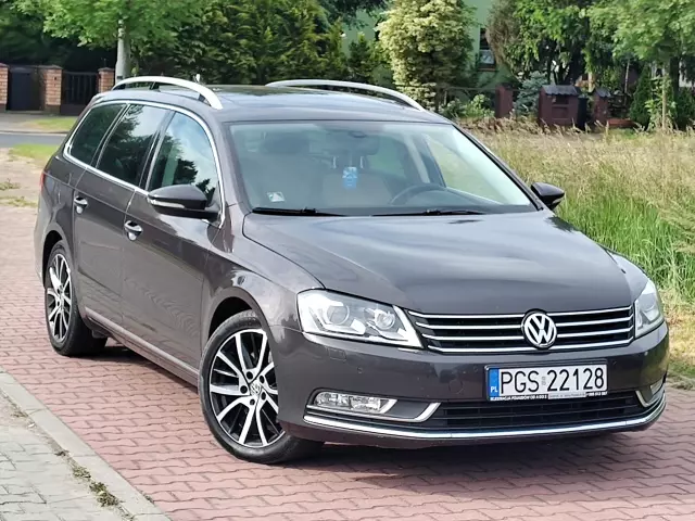 VOLKSWAGEN Passat Highline