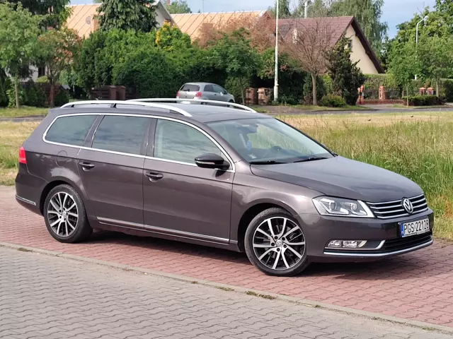 VOLKSWAGEN Passat Highline