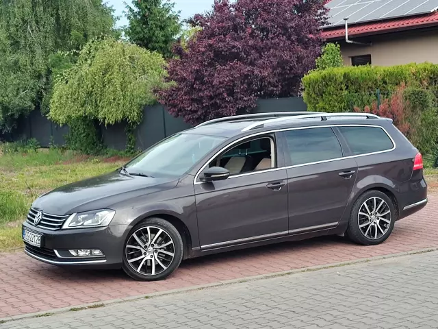 VOLKSWAGEN Passat Highline