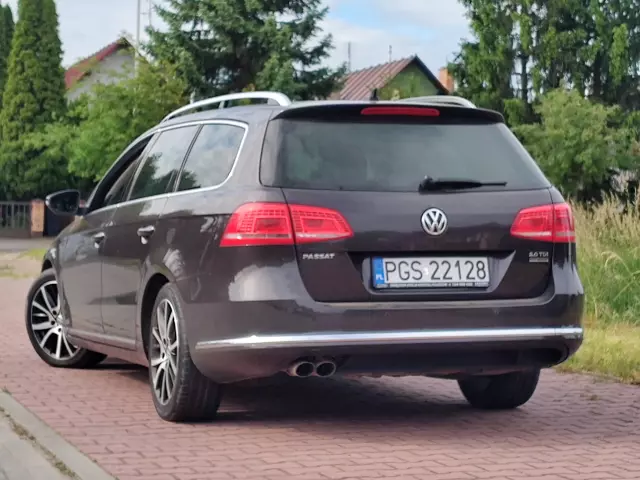 VOLKSWAGEN Passat Highline