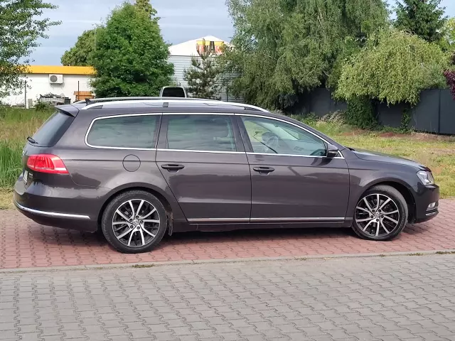VOLKSWAGEN Passat Highline