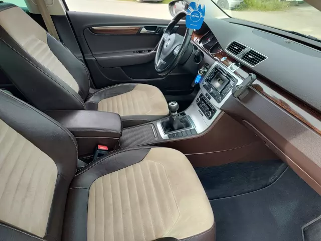 VOLKSWAGEN Passat Highline