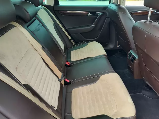 VOLKSWAGEN Passat Highline
