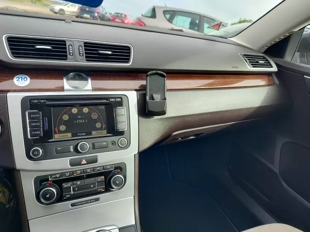 VOLKSWAGEN Passat Highline