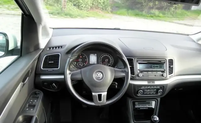VOLKSWAGEN Sharan 