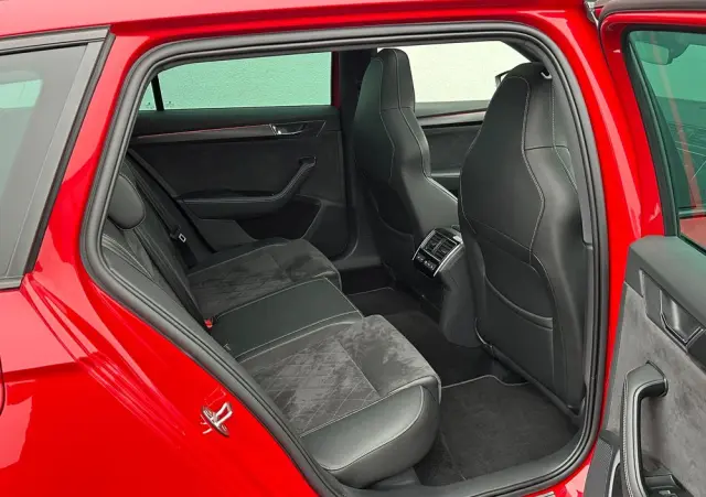 SKODA Superb 2.0 TDI SCR Sportline DSG