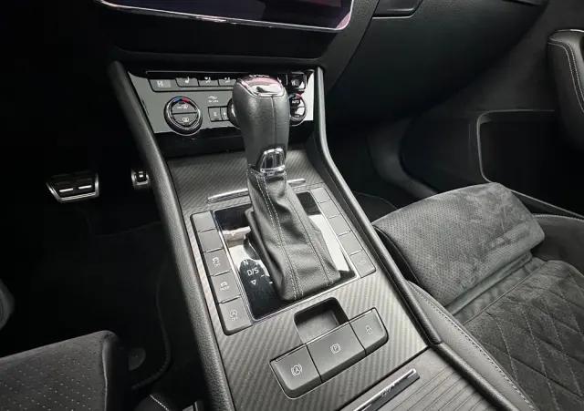 SKODA Superb 2.0 TDI SCR Sportline DSG
