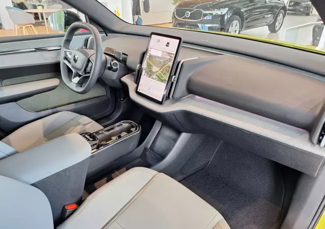 VOLVO EX30 69kWh Single Motor Long Range Plus