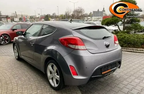 HYUNDAI Veloster 