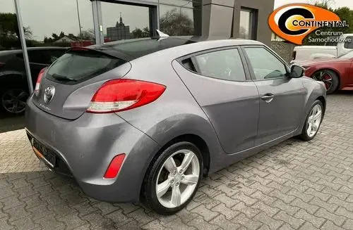 HYUNDAI Veloster 