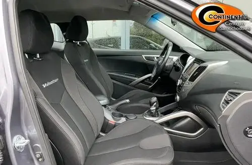 HYUNDAI Veloster 