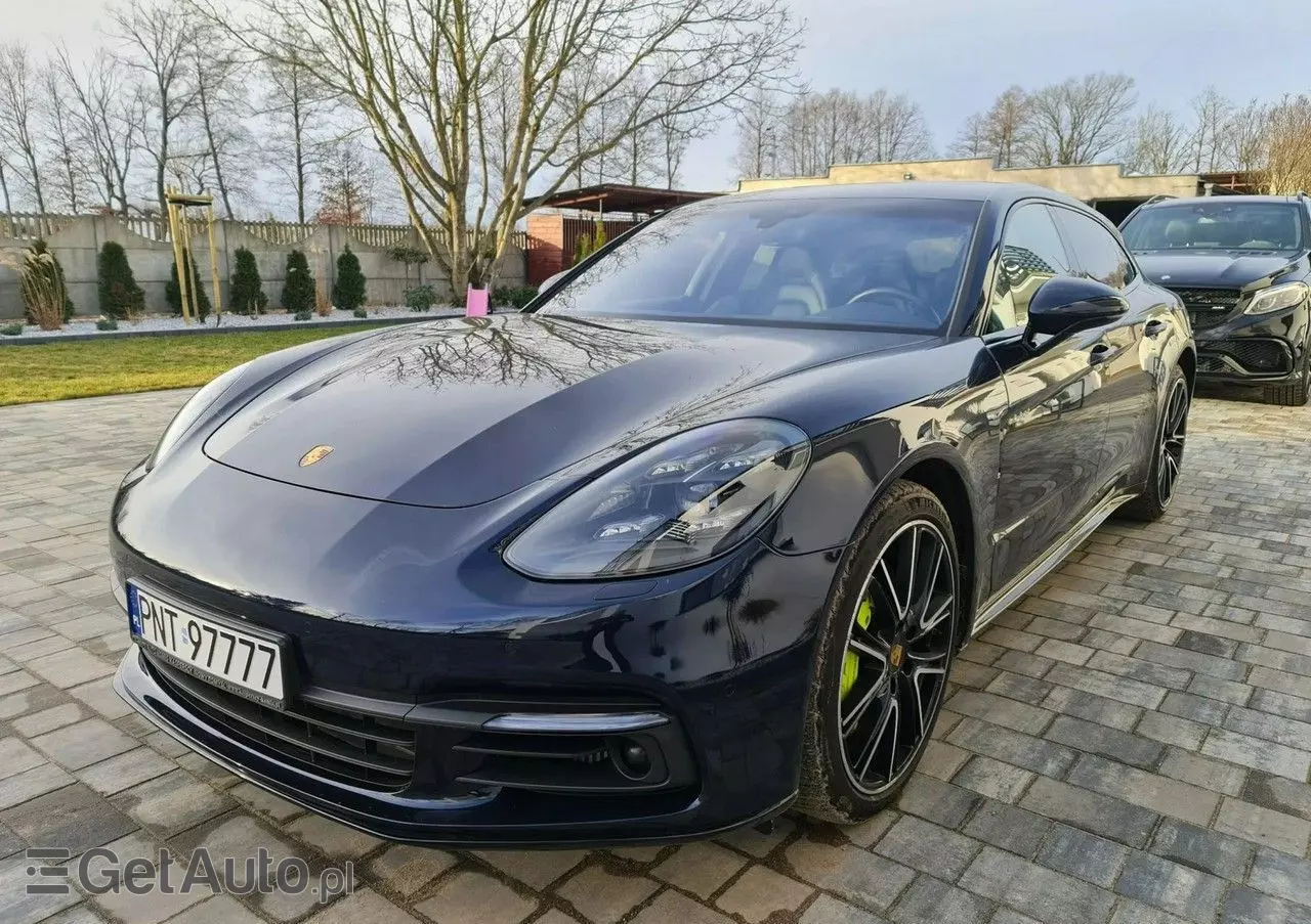 PORSCHE Panamera 