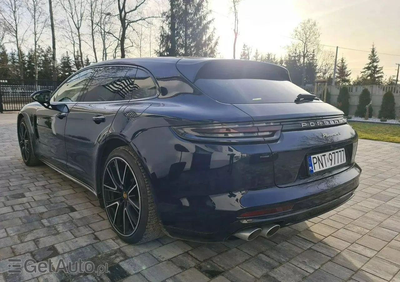 PORSCHE Panamera 