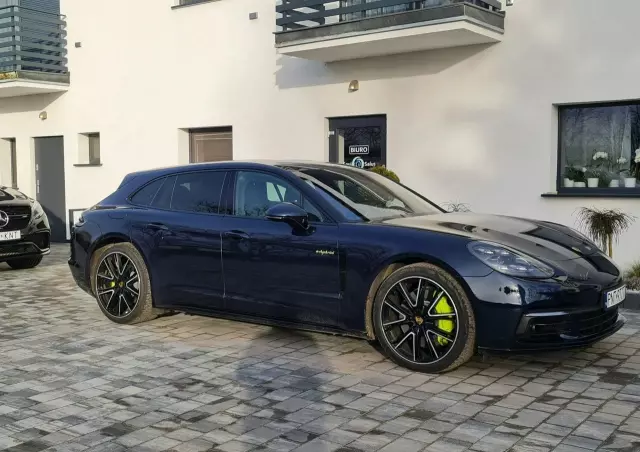 PORSCHE Panamera 