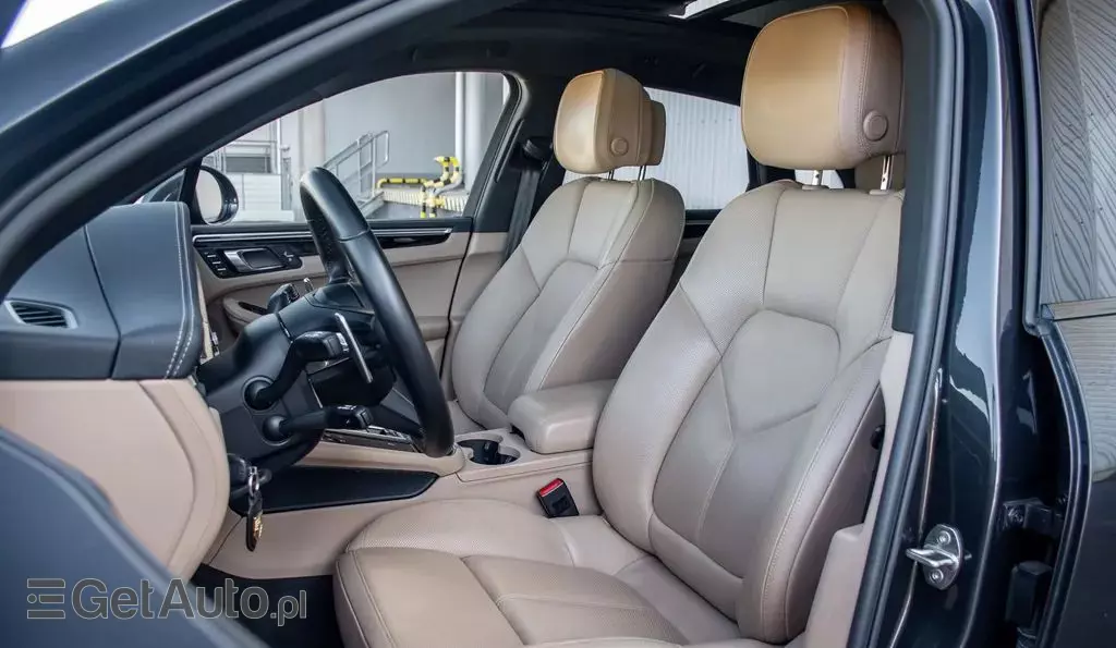 PORSCHE Macan 