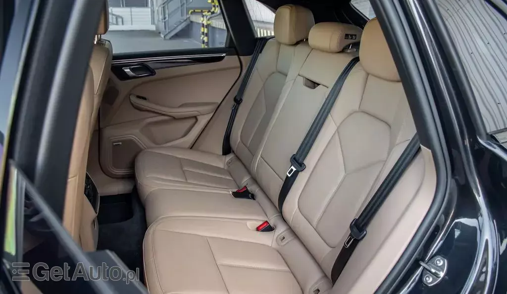 PORSCHE Macan 