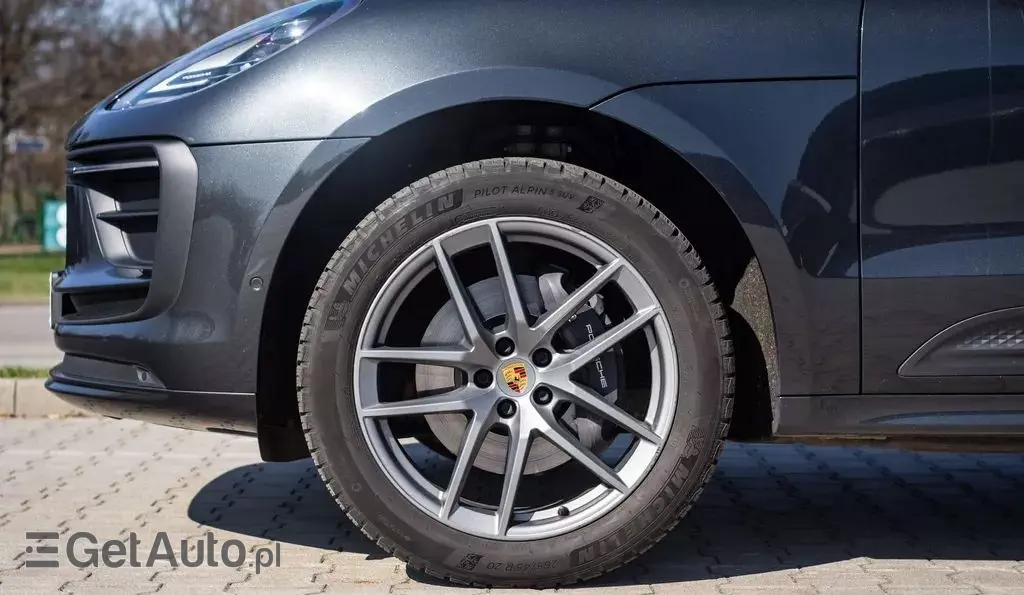 PORSCHE Macan 