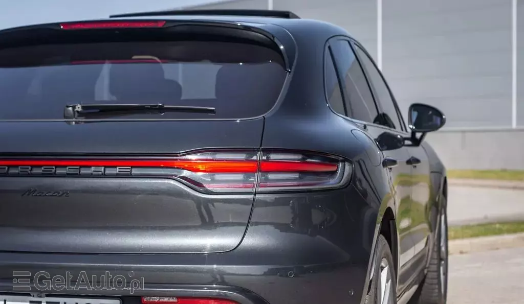PORSCHE Macan 