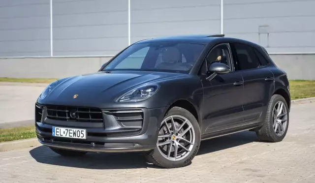 PORSCHE Macan 