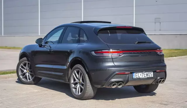 PORSCHE Macan 