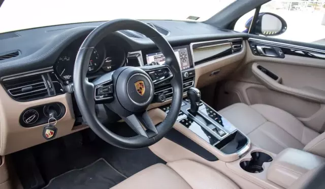 PORSCHE Macan 