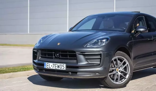 PORSCHE Macan 