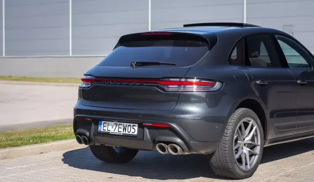 PORSCHE Macan 