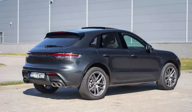 PORSCHE Macan 