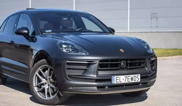 PORSCHE Macan 