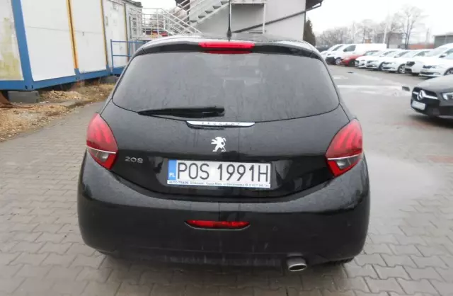 PEUGEOT 208 