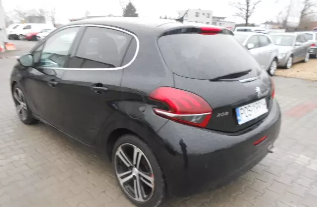 PEUGEOT 208 