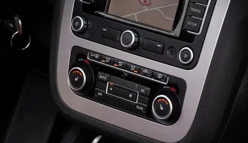 VOLKSWAGEN Eos 