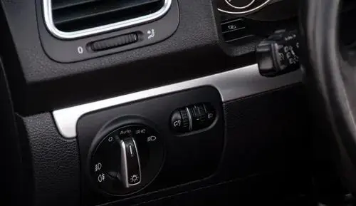 VOLKSWAGEN Eos 
