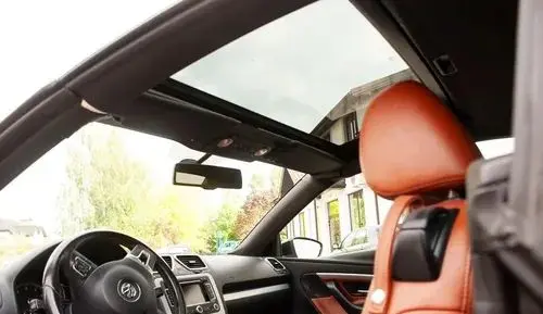 VOLKSWAGEN Eos 