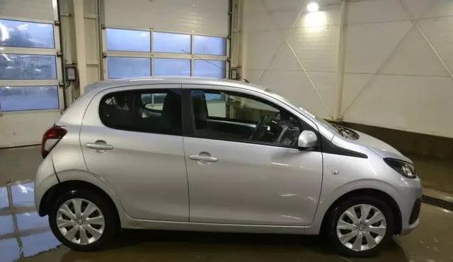 PEUGEOT 108 