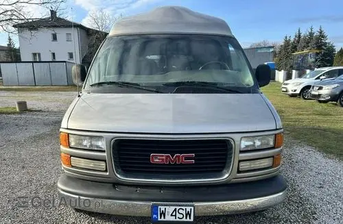 GMC Savana 
