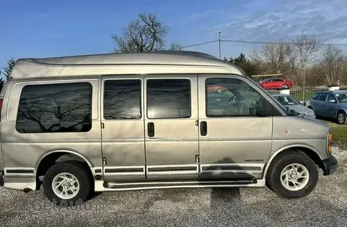 GMC Savana 