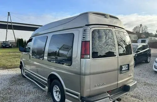 GMC Savana 
