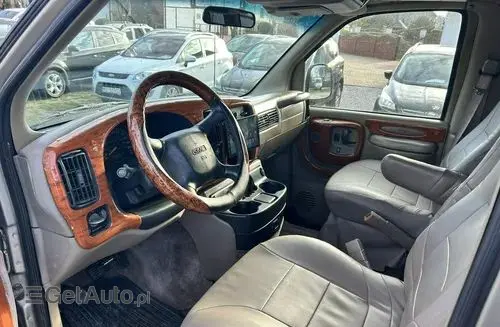 GMC Savana 